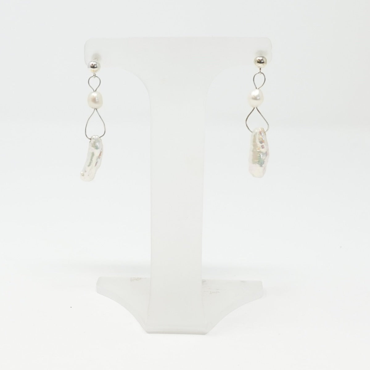 Jonathan Rout -  Classic earrings - Freshwater pearl dangle